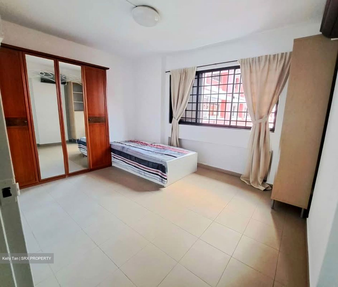 Blk 221 Kovan Green (Hougang), HDB Executive #572710851